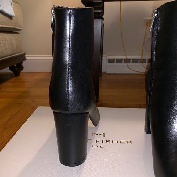 Marc Fisher LTD. Ulani Pointy Toe Bootie - Picture 5 of 5